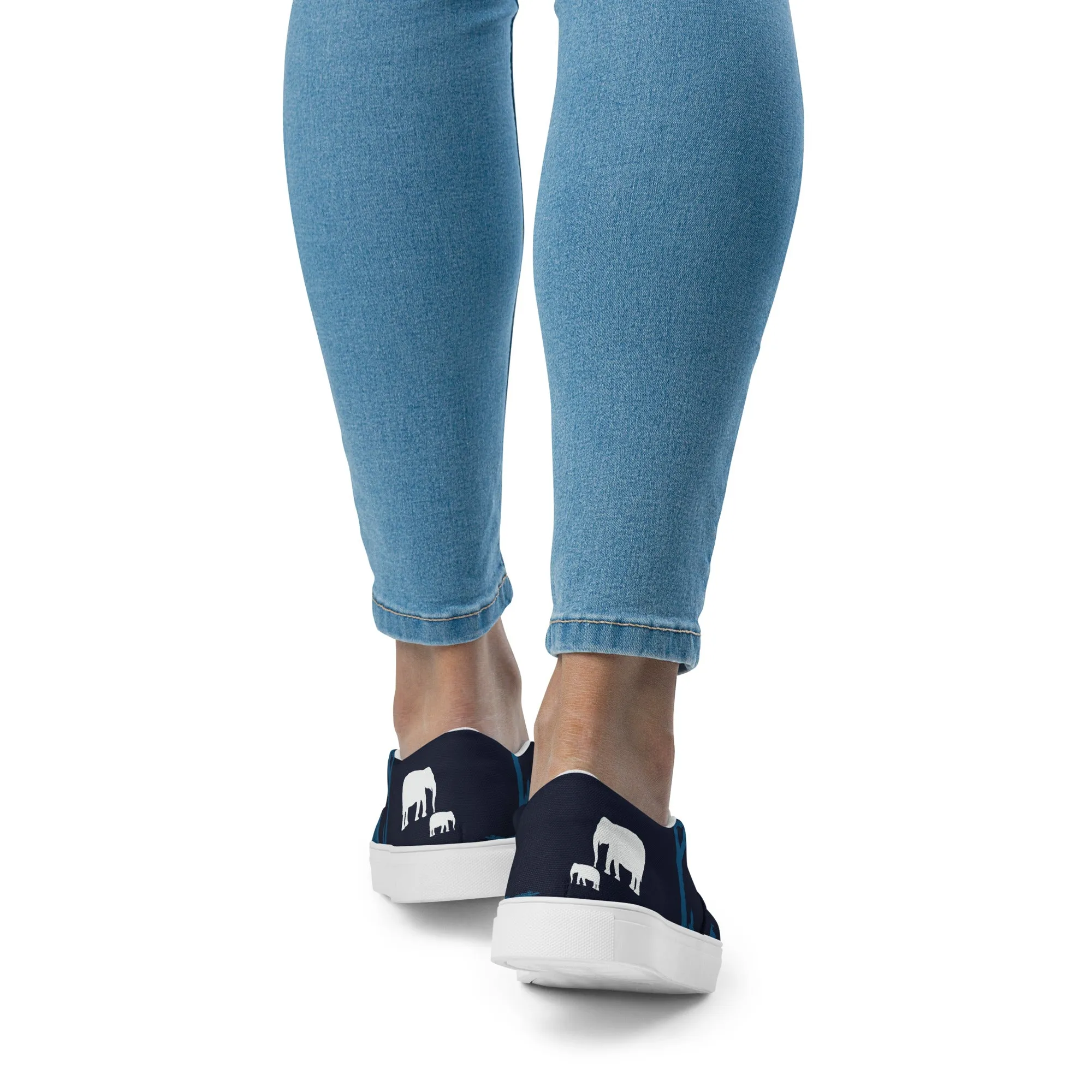 FAMILY Women’s Slip-On Canvas Shoes
