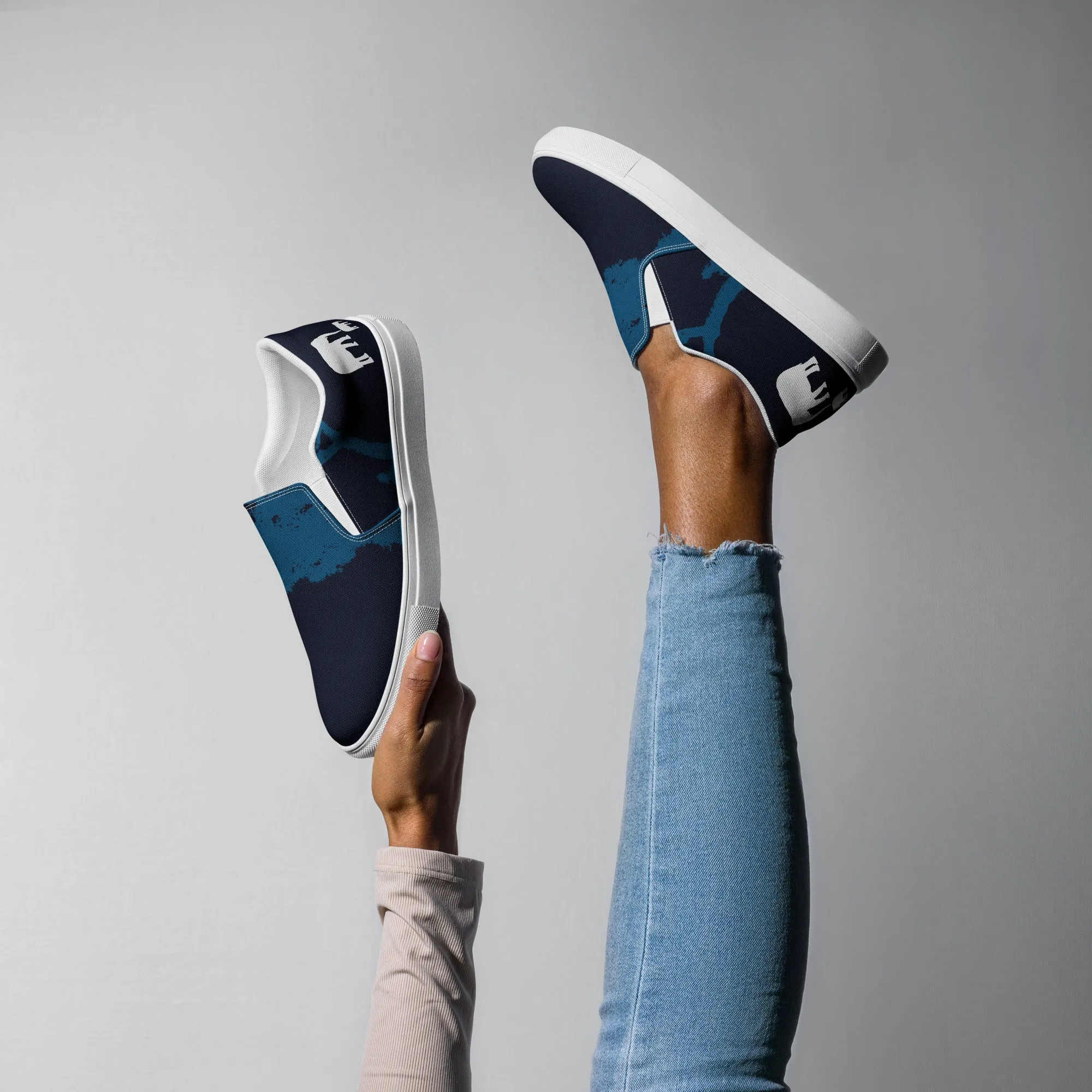 FAMILY Women’s Slip-On Canvas Shoes