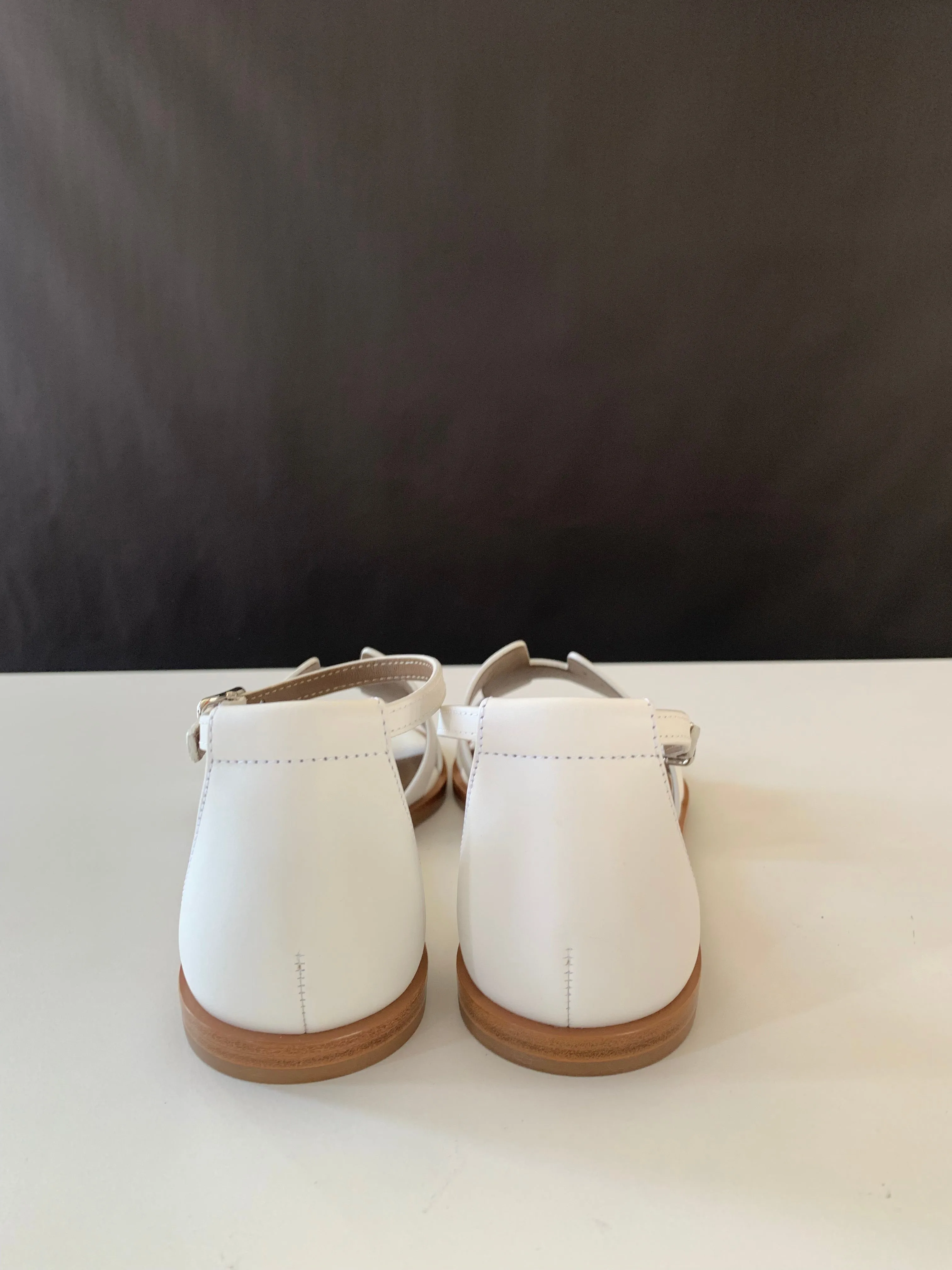 <b>HERMÈS</b> <br>Santorini Sandlas 36