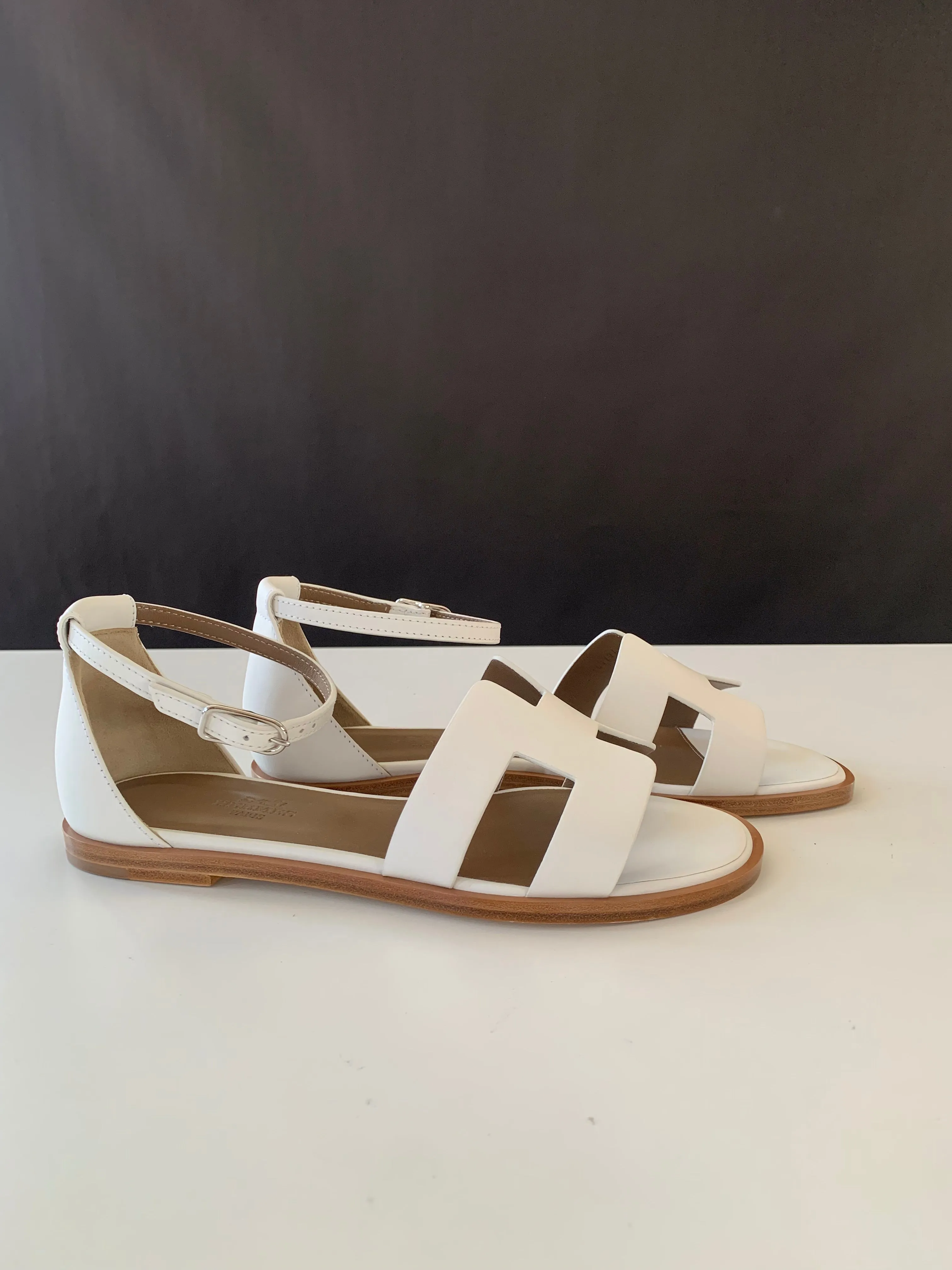 <b>HERMÈS</b> <br>Santorini Sandlas 36
