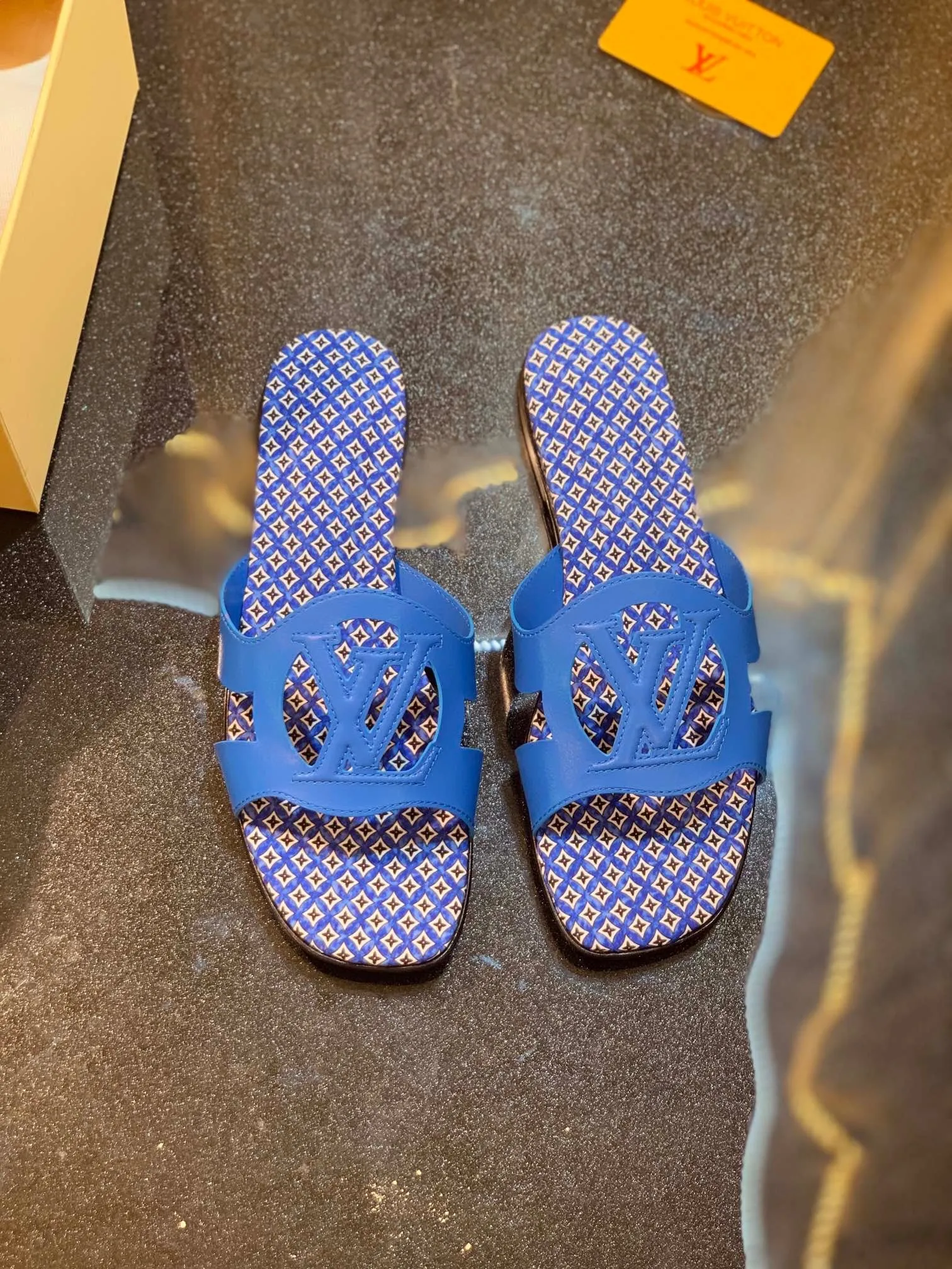 SE1136 LV Isola Flat Mule / Size5-11