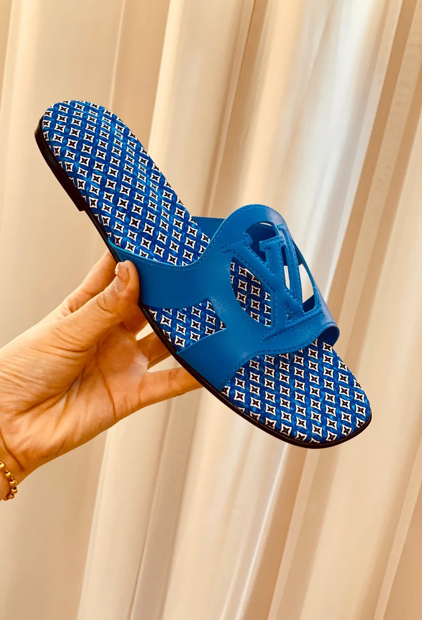 SE1136 LV Isola Flat Mule / Size5-11