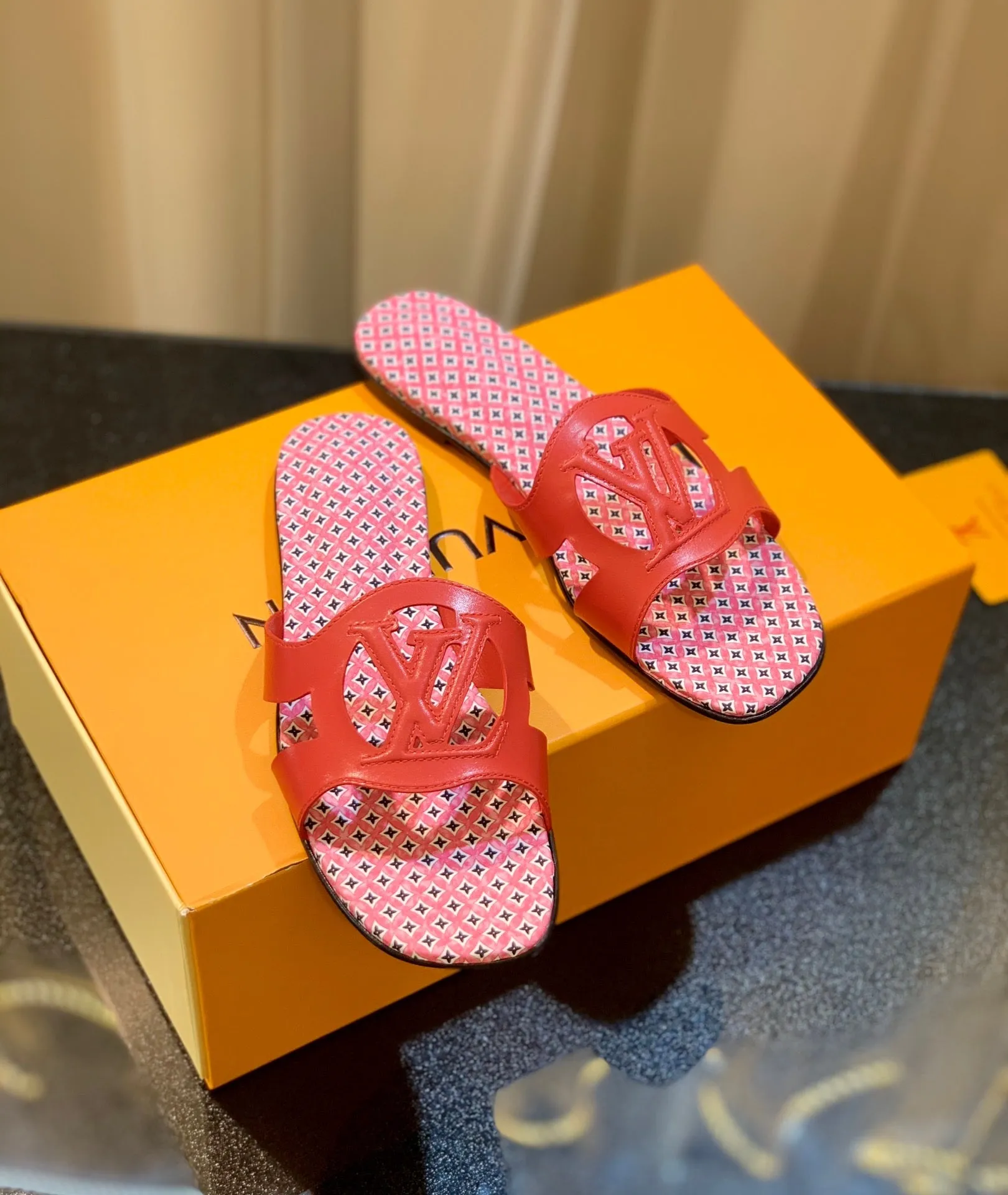 SE1136 LV Isola Flat Mule / Size5-11